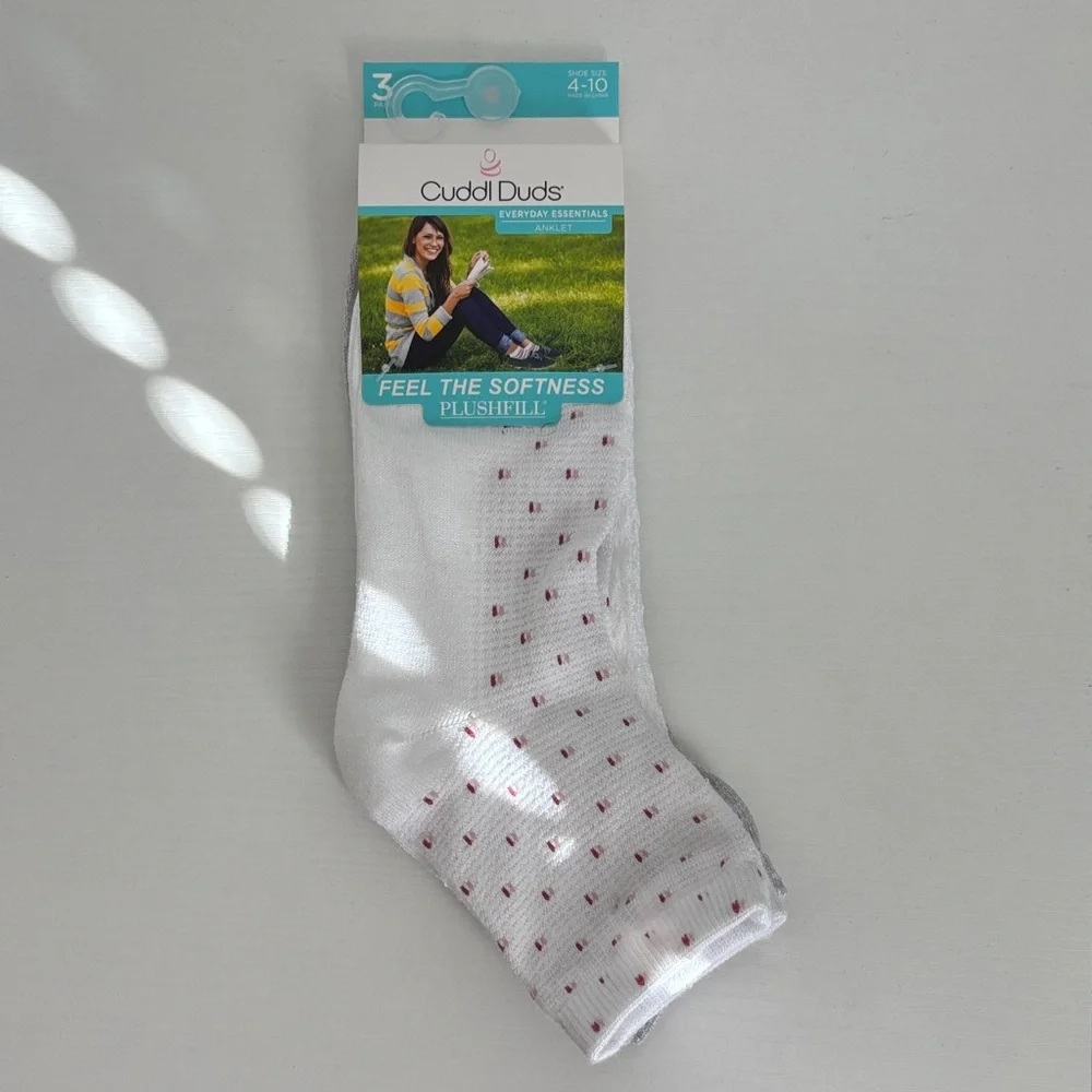 3 pack Cuddl Duds Women Plushfill White Socks with Red Dots